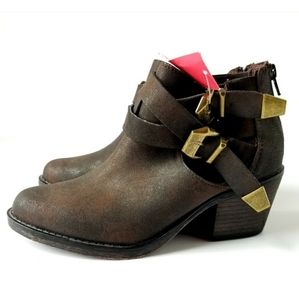 Strappy Ankle boots with buckle size 7 nwt